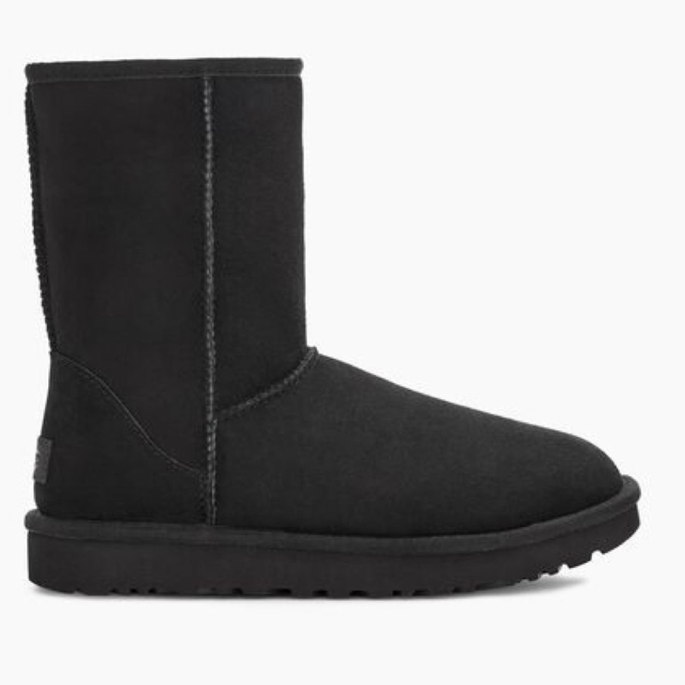 SOLD ‼️ Classic Short II Ugg Boots
